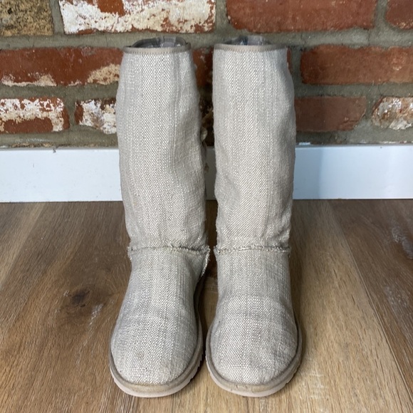 UGG Boots Heirloom Lace Up Boots size 7 - Picture 9 of 14